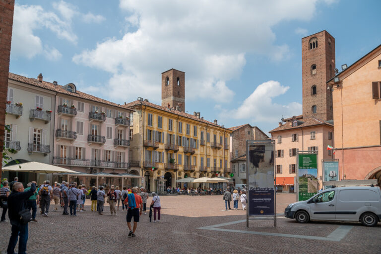 5-Tage-Reise nach Piemont – 2. Tag – Alba und Barolo - Image 1